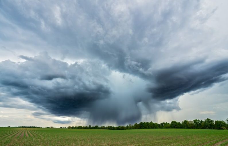 Environment Stimulation - microburst thunderstorm